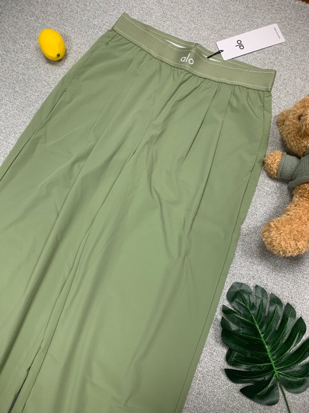 NWT ALO Yoga Dune Grass Trouser🧘♀️Downtown Athleisure Suit Up 30" Inseam - Picture 6 of 10